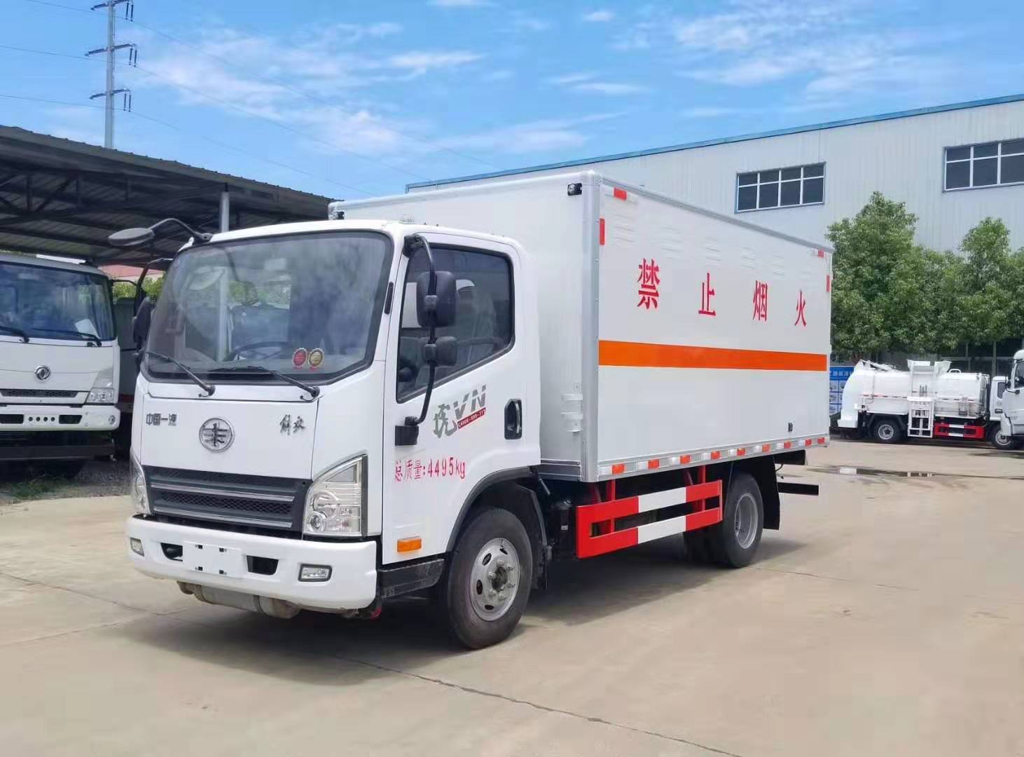 解放蓝牌危险品运输车