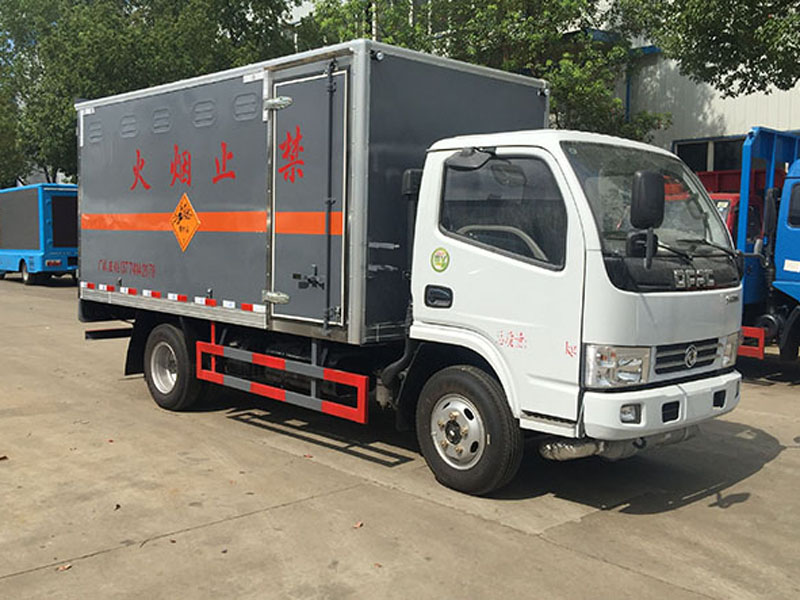 东风4.1m(3.4吨)爆破器材车