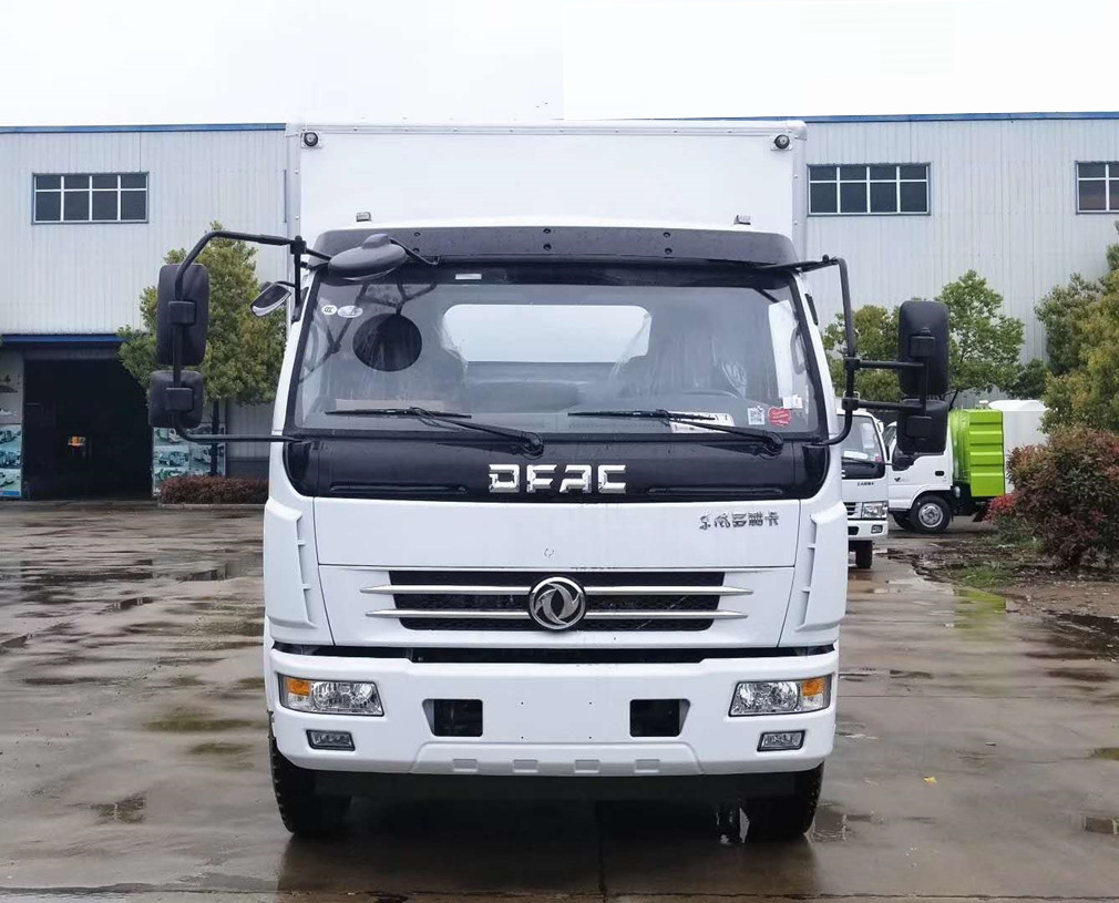 东风多利卡5米1气瓶厢式车