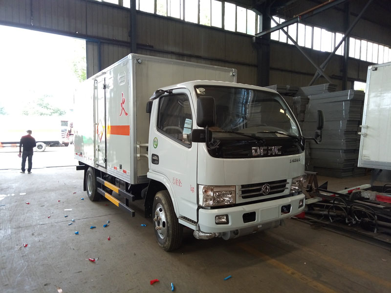 多利卡4.1米(蓝牌)气体厢式车