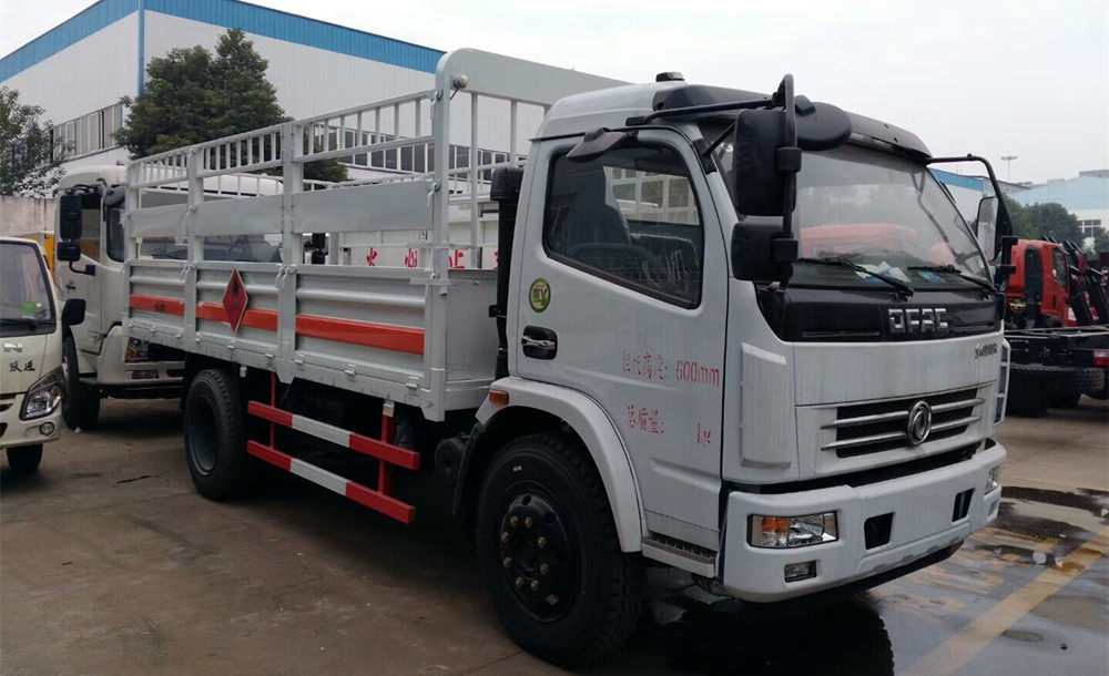 东风多利卡5.1米气瓶运输车