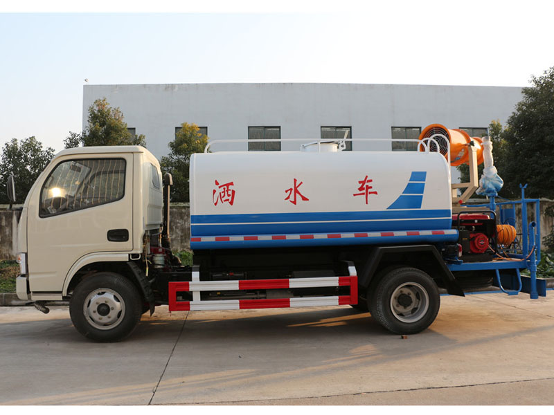 东风多利卡（3方）绿化喷洒车