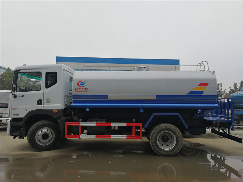 东风多利卡D9（12方）洒水车