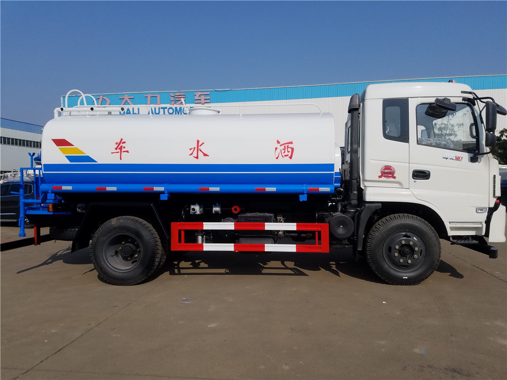 东风御虎（12方）绿化喷洒车