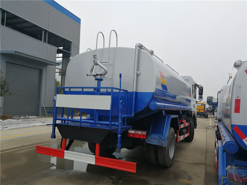 东风多利卡D9（12方）洒水车