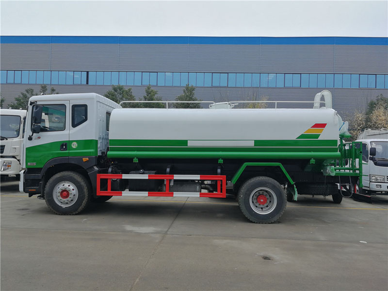 东风多利卡D9（15方）洒水车