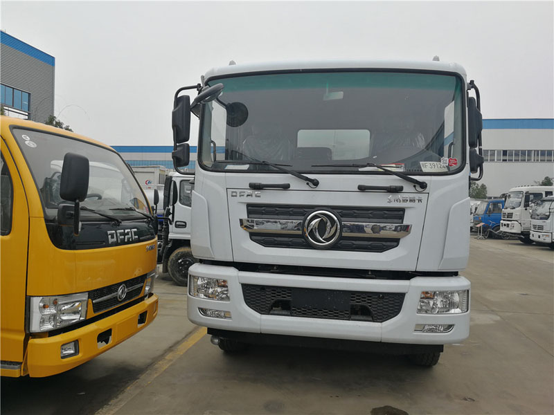 东风多利卡D9（15方）洒水车