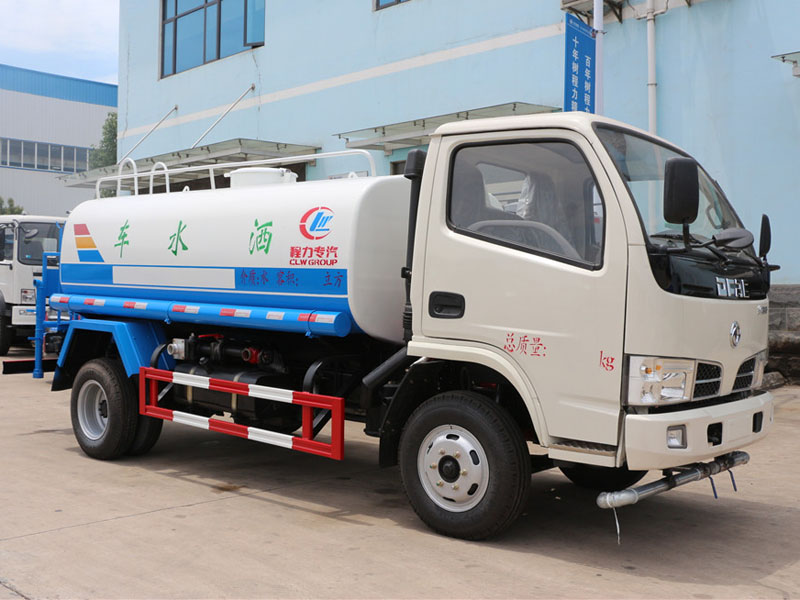 东风多利卡（5方）洒水车