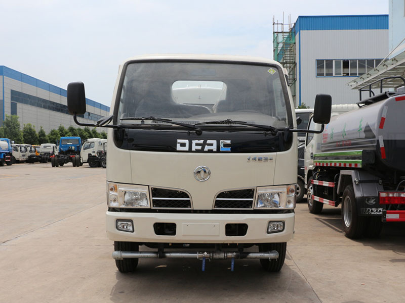 东风多利卡（5方）洒水车