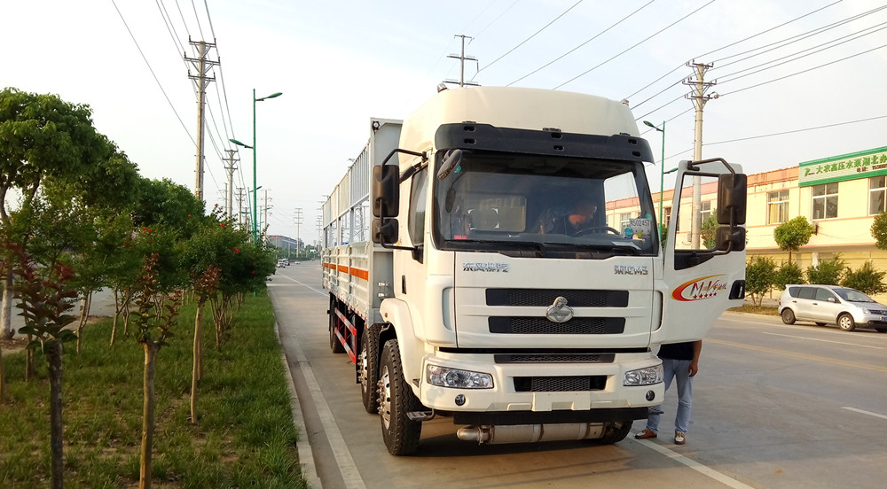 柳汽9.6米（15.3吨）气瓶车