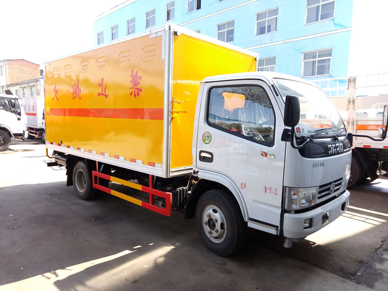 多利卡4.1米（3.4吨）杂项危险品厢式车