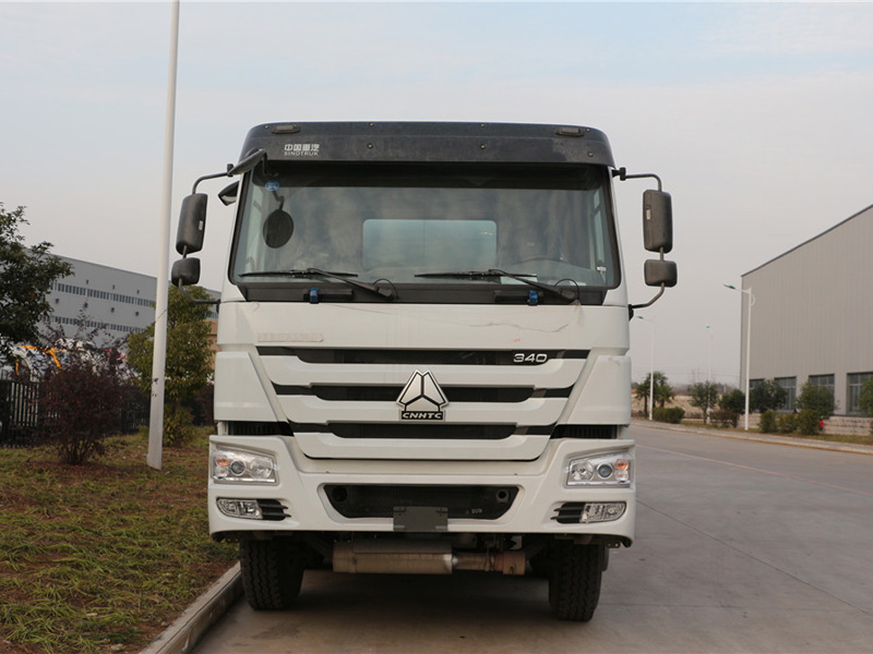 重汽前四后八（30方）运油车