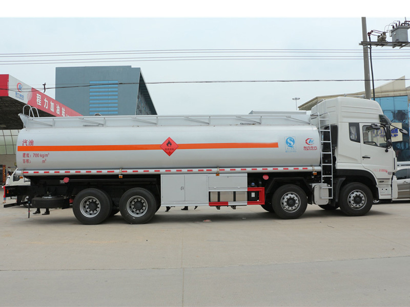 东风天龙前四后八（25方）运油车