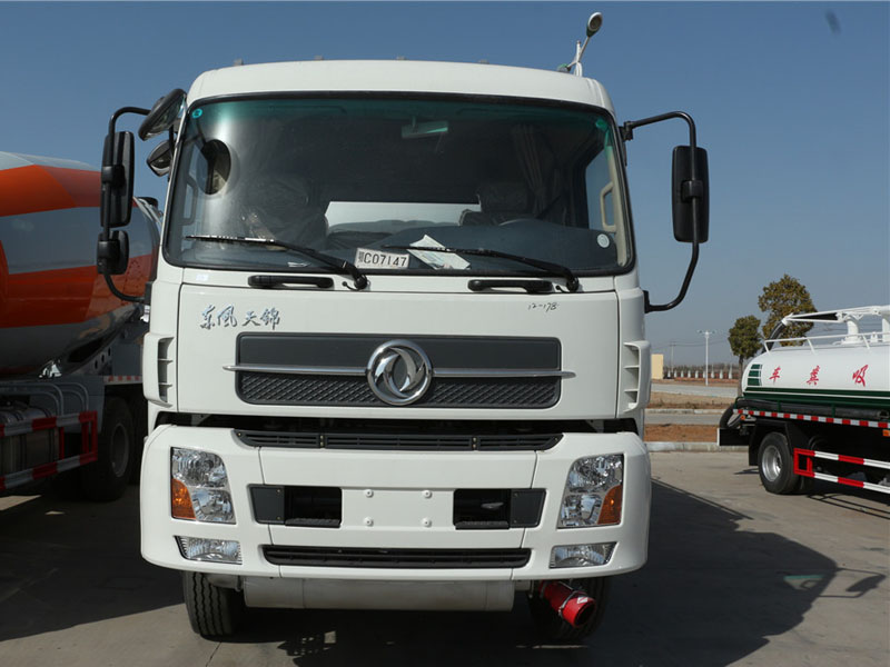 东风天锦小三轴（20方）运油车