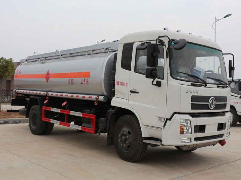 东风天锦(15方)运油车