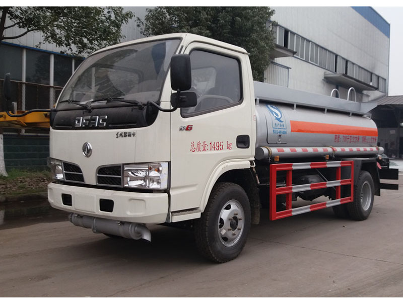 东风小多利卡（2.5方）加油车