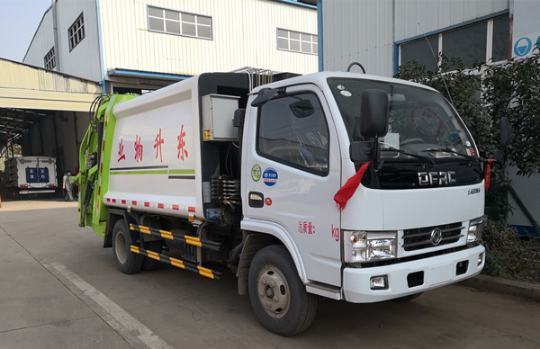 东风多利卡(5方)压缩式垃圾车