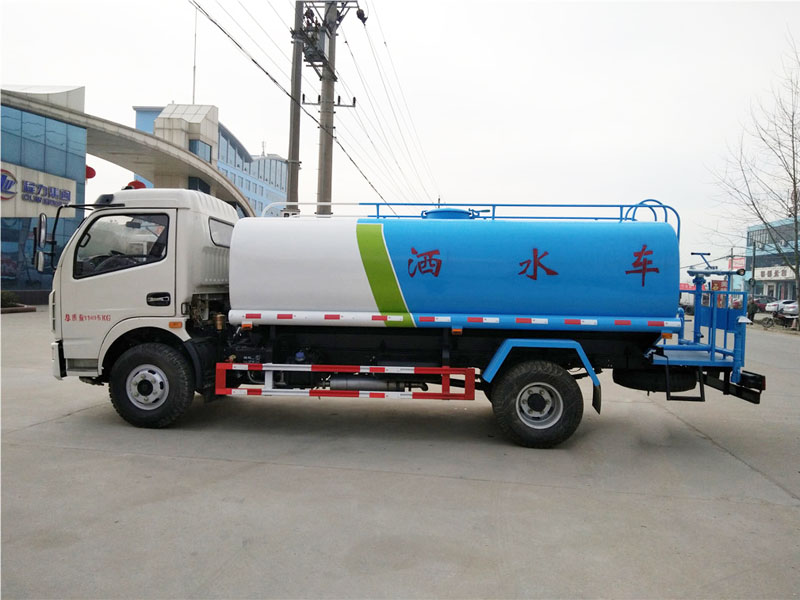 东风多利卡（8方）绿化喷洒车