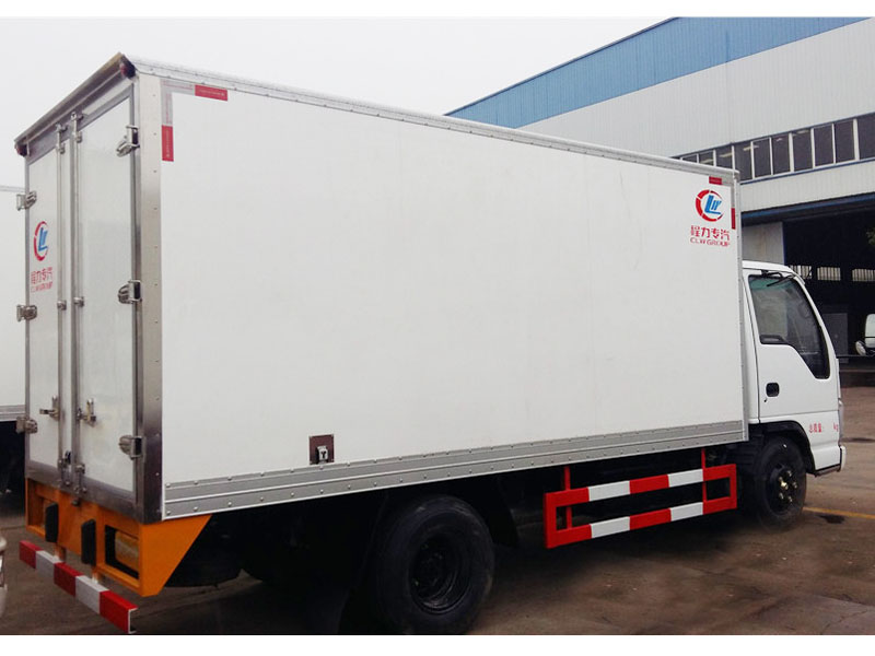 五十铃CLW5040XLCQ5型冷藏车