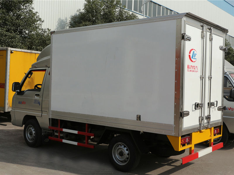福田驭菱后双轮2.9米货厢冷藏车
