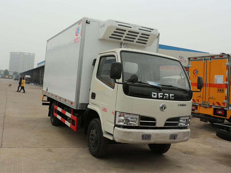 东风小多利卡CLW5040XLC5型冷藏车