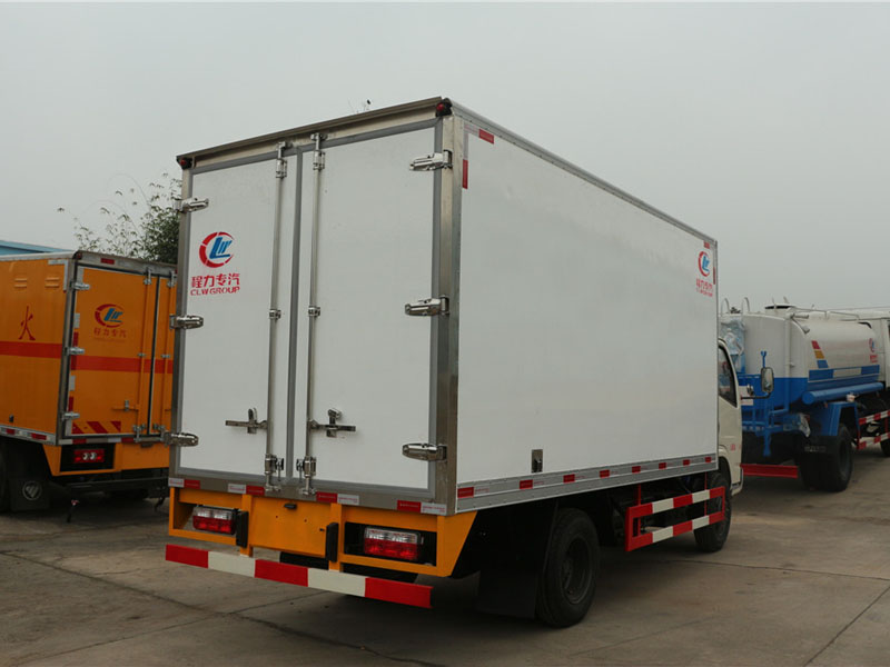 东风小多利卡CLW5040XLC5型冷藏车
