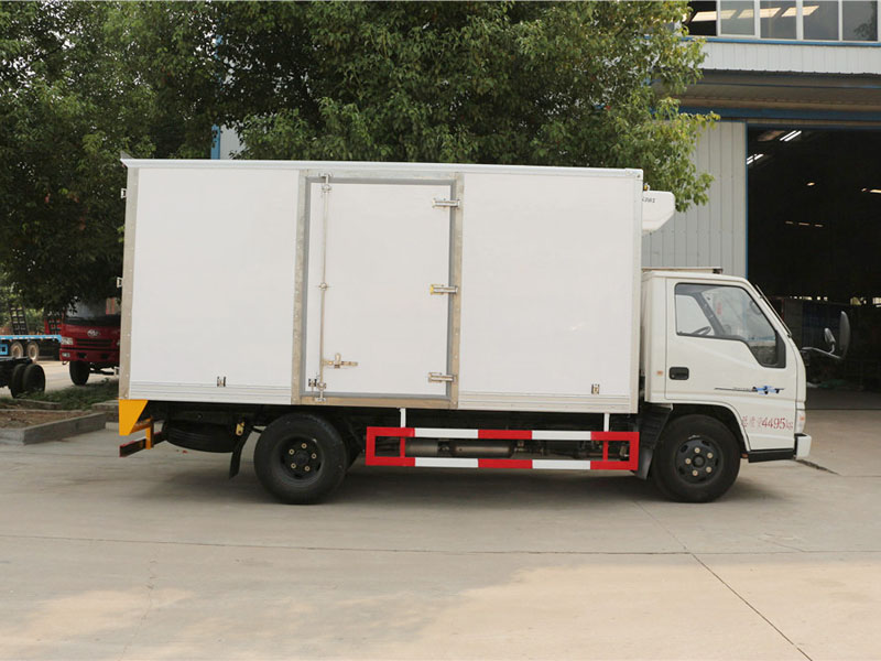 江铃顺达蓝牌4.2米货厢冷藏车