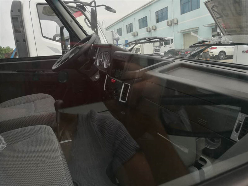 依维柯CLW5040XLCN5型冷藏车