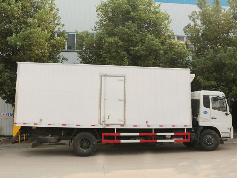 东风多利卡CLW5080XLC5型冷藏车