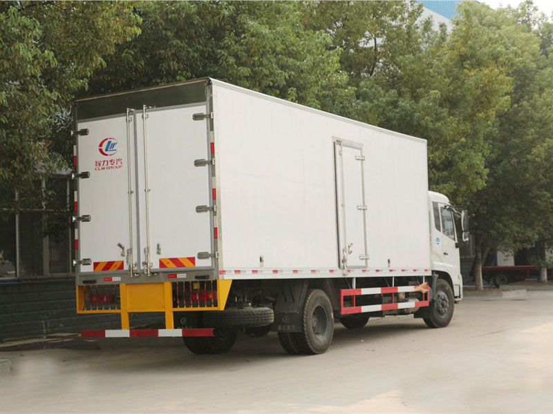 东风多利卡CLW5080XLC5型冷藏车