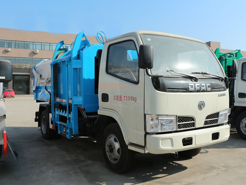 东风多利卡(5方)侧装压缩式垃圾车