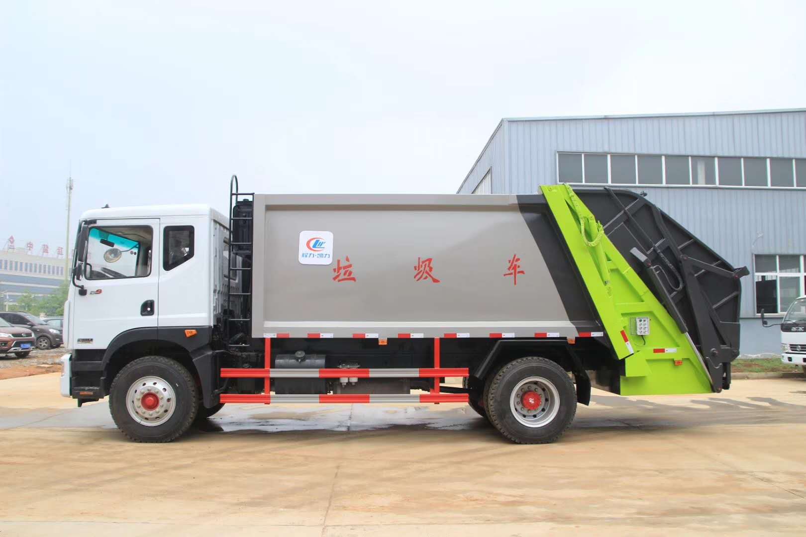 东风D9多利卡12方压缩垃圾车