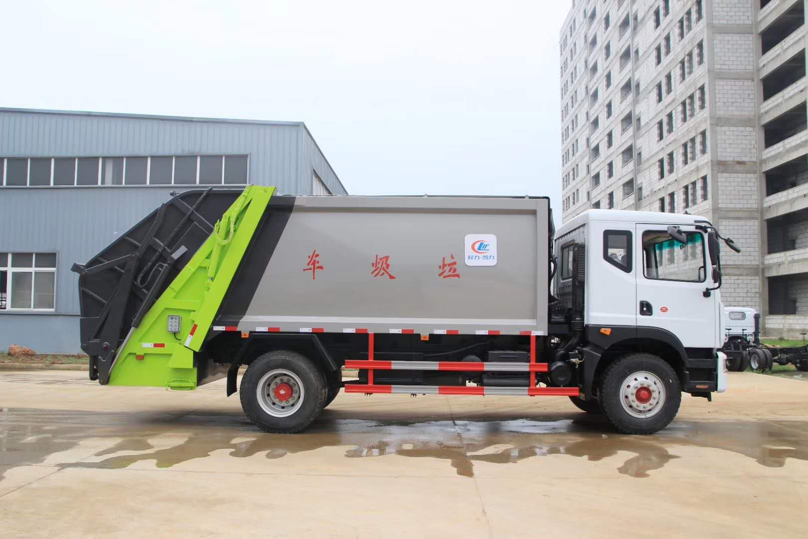 东风D9多利卡12方压缩垃圾车