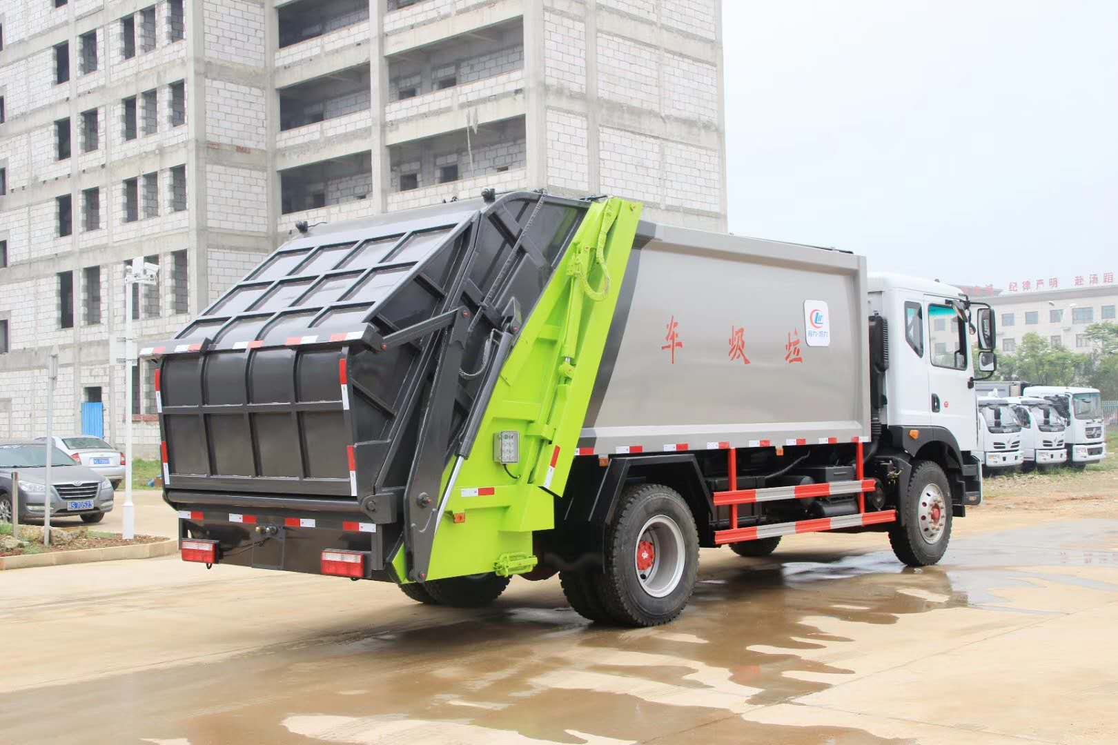 东风D9多利卡12方压缩垃圾车