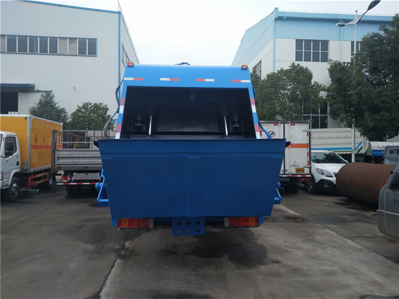 东风御龙后双轮18方压缩垃圾车