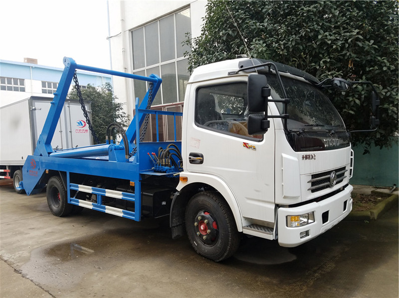 东风大多利卡（8方）摆臂式垃圾车