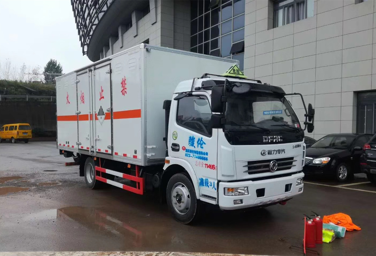 东风5米1废旧电池运输车