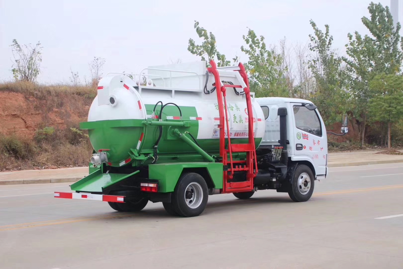 东风5吨罐式餐厨垃圾车