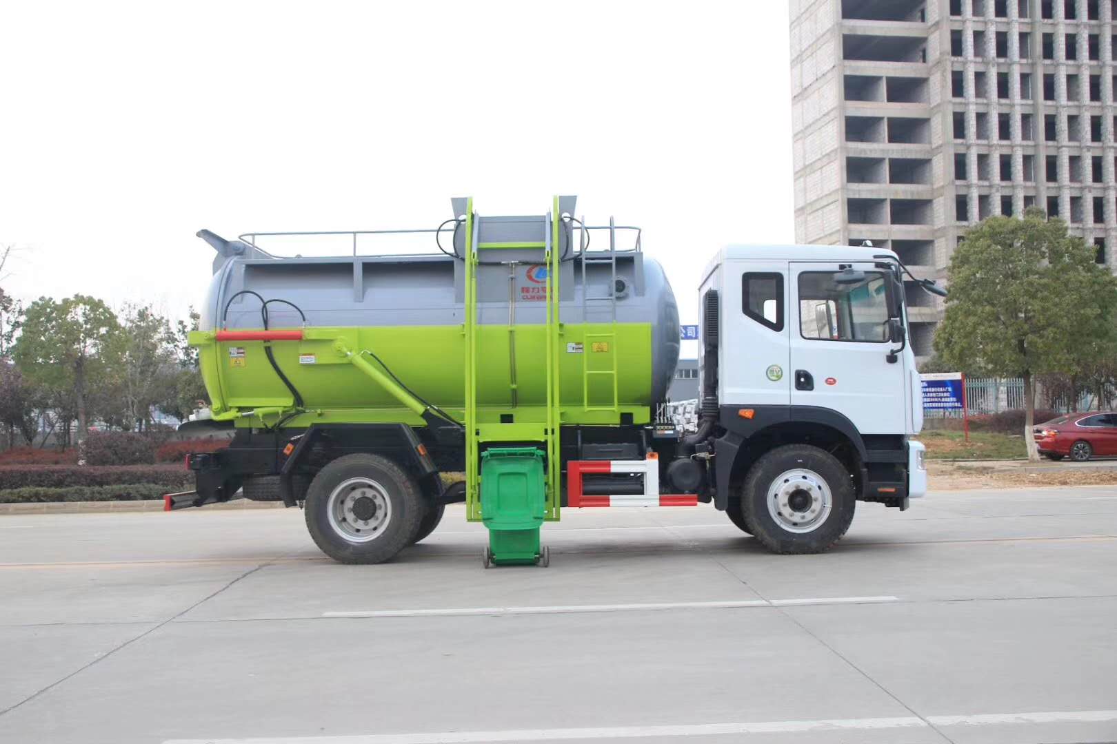 东风9吨罐式餐厨垃圾车