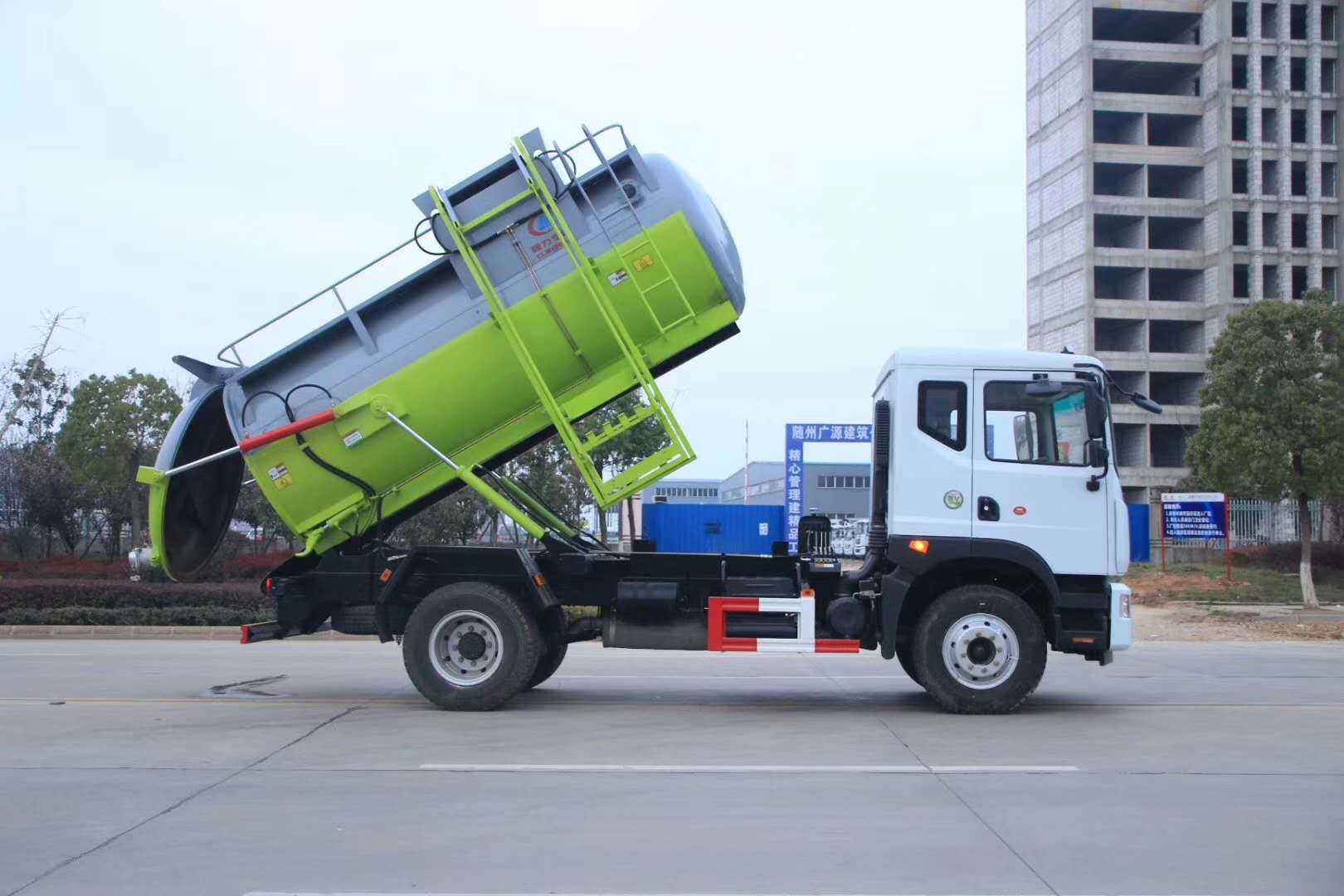 东风9吨罐式餐厨垃圾车