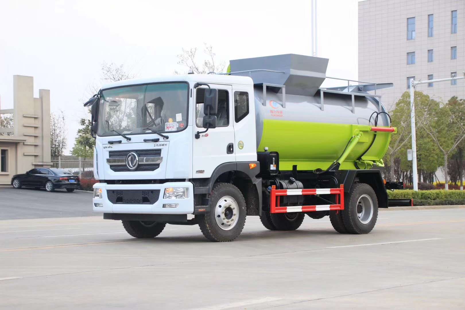 东风9吨罐式餐厨垃圾车