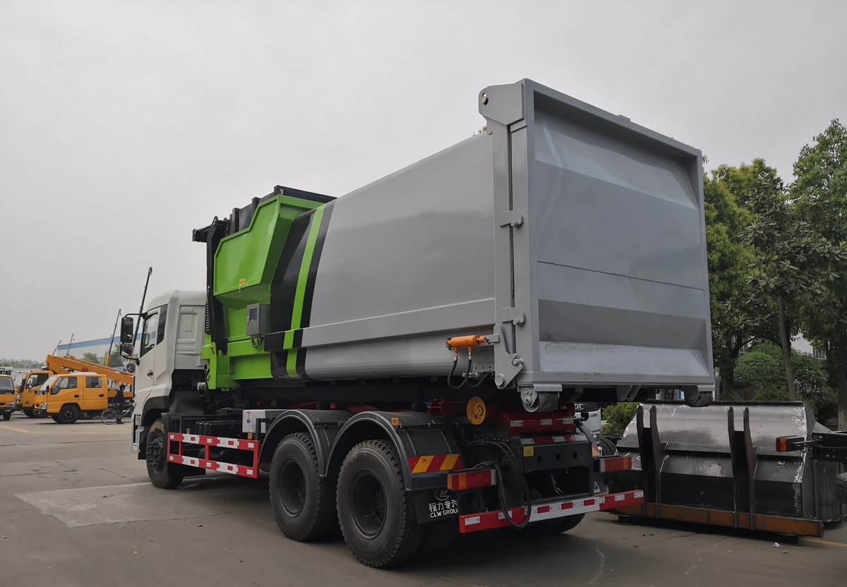 东风天龙勾臂配（18立方）压缩垃圾箱