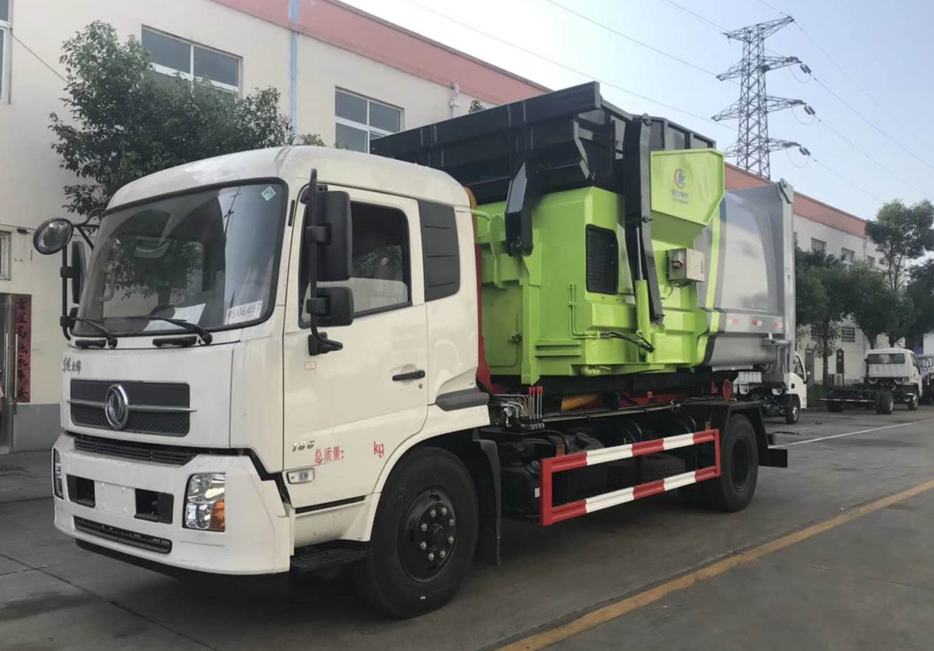 东风天锦勾臂配（10立方）压缩垃圾箱