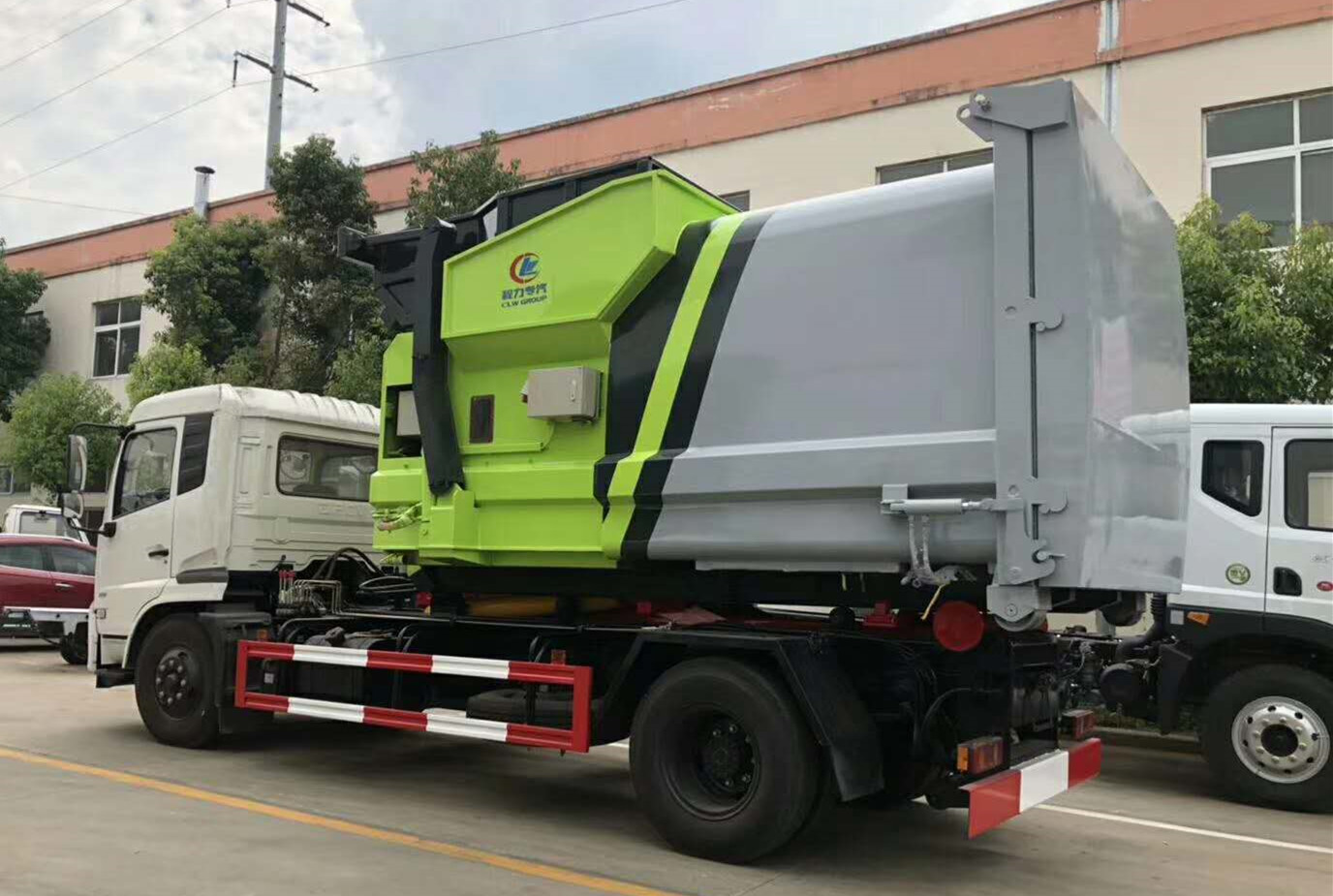 东风天锦勾臂配（10立方）压缩垃圾箱