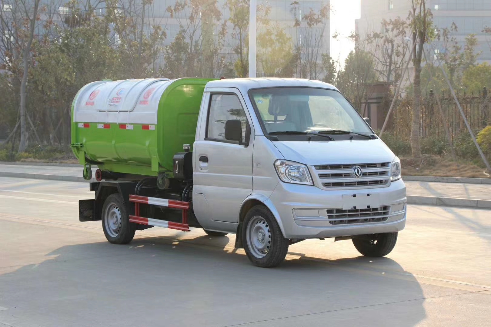 东风小康（3立方）勾臂垃圾车