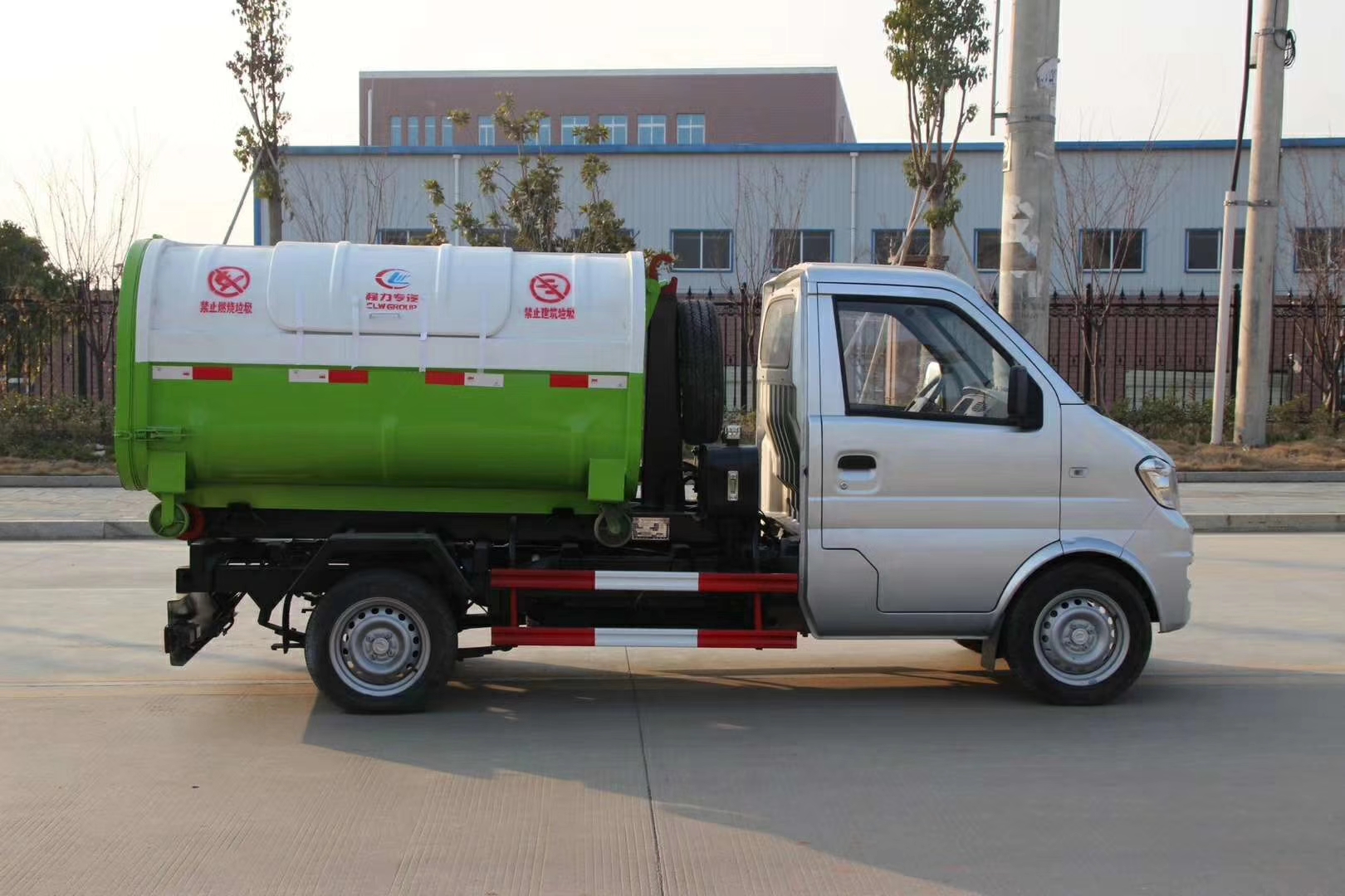 东风小康（3立方）勾臂垃圾车