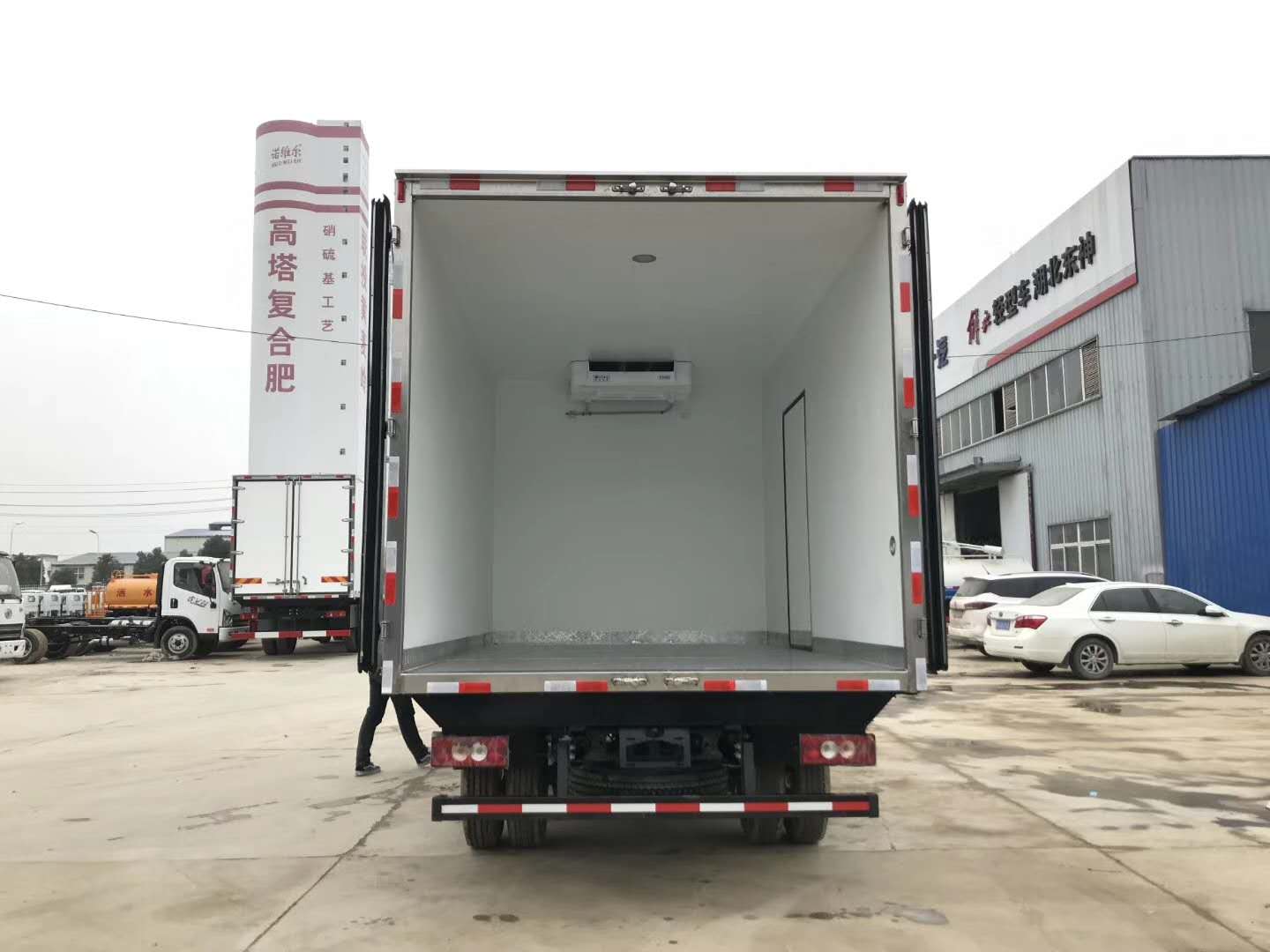 奥铃18立方CTS冷藏车