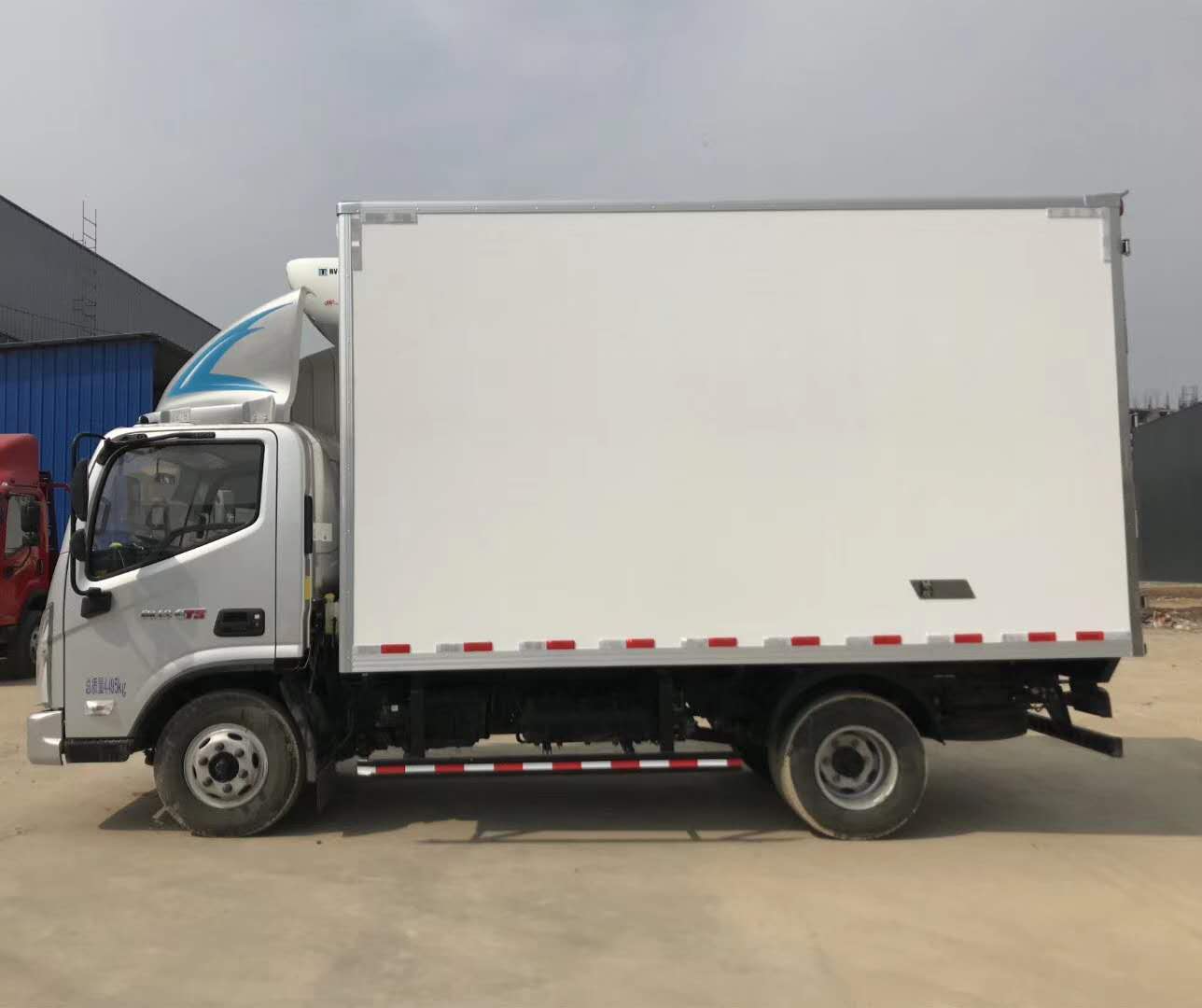 奥铃18立方CTS冷藏车