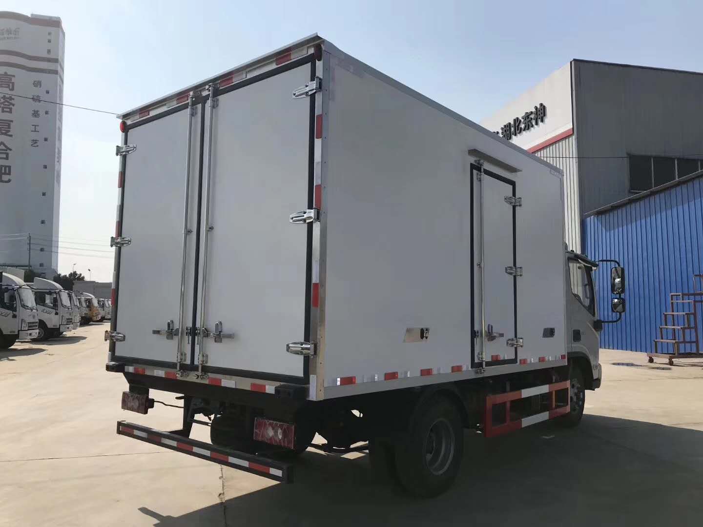 欧马可S3排半冷藏车