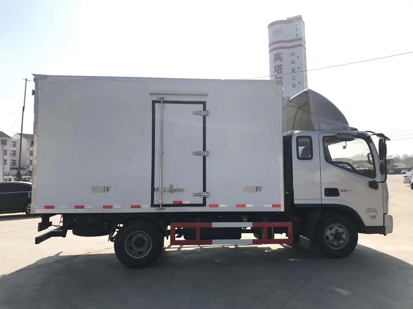 欧马可S3排半冷藏车